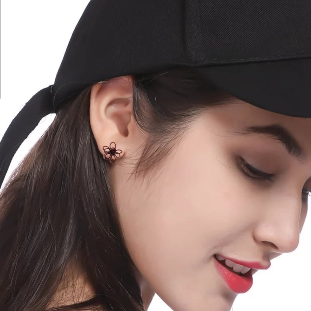 Flower Wire Stud Earrings